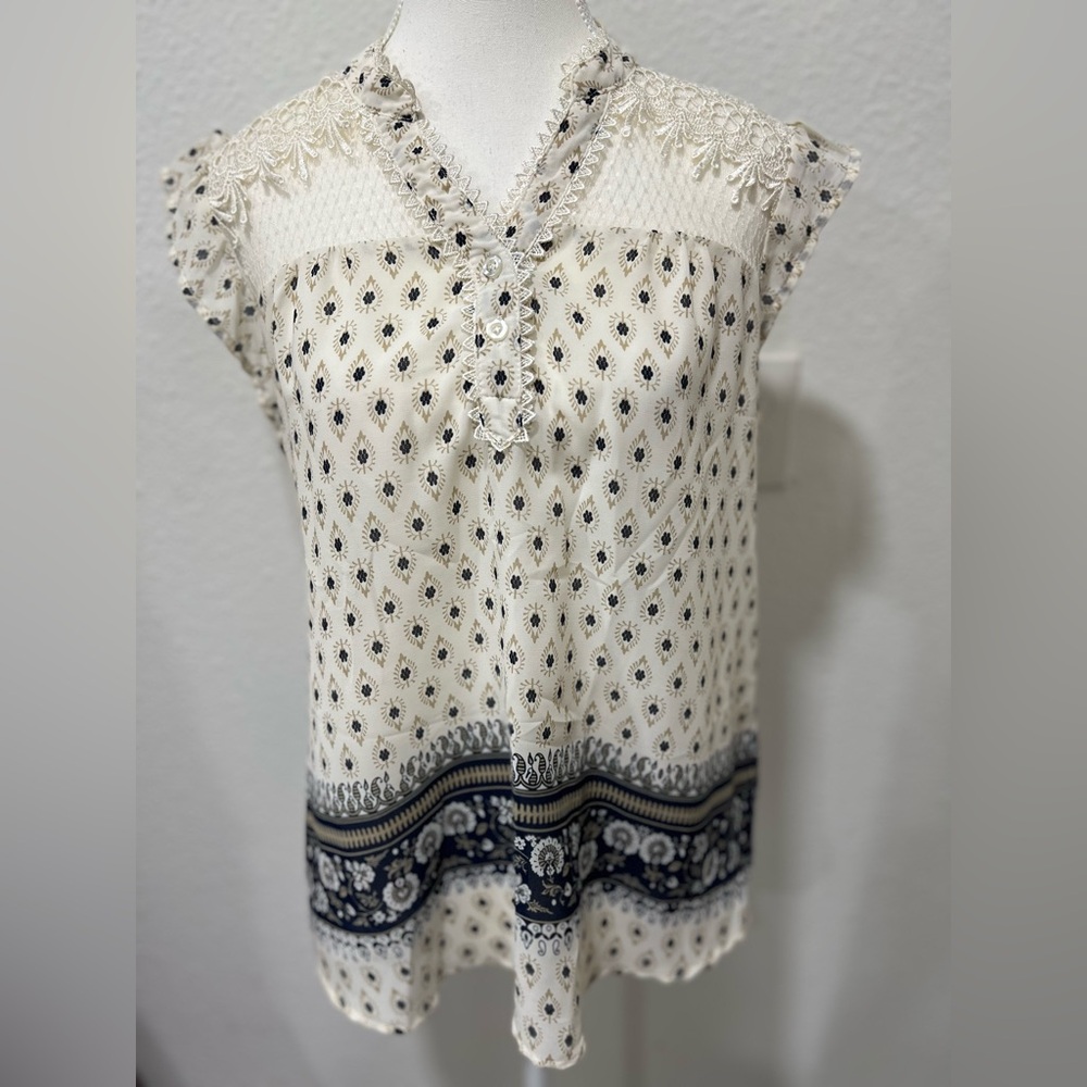 MISS DAISY Lace Appliqué Flutter Sleeve Top EUC